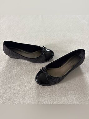 Y2K Kelly & Katie Black Gray Size 6 Wedges with Bow and Patent Toe